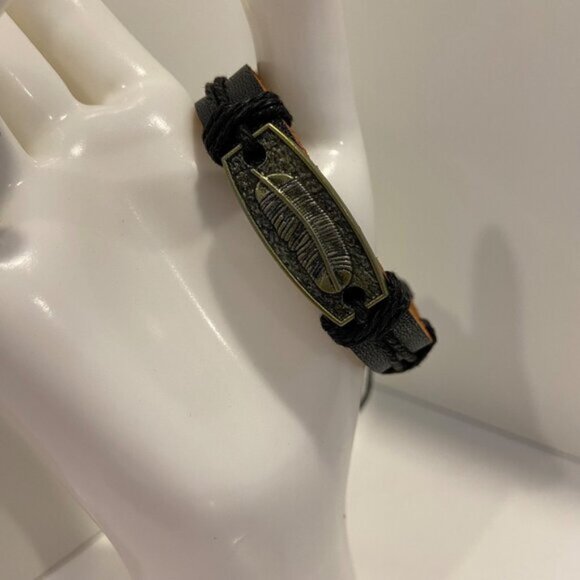 Leather Feather Design Adjustable genuine leather Bracelet black  brown unisex - Picture 2 of 6